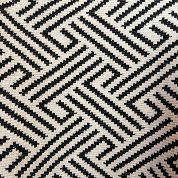 W5 Black and White Geometric Top - Picture 2 of 7